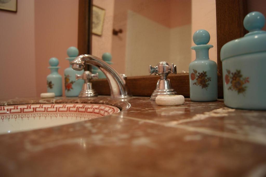 Logis Hotel - Restaurant La Marbrerie Caunes-Minervois Δωμάτιο φωτογραφία