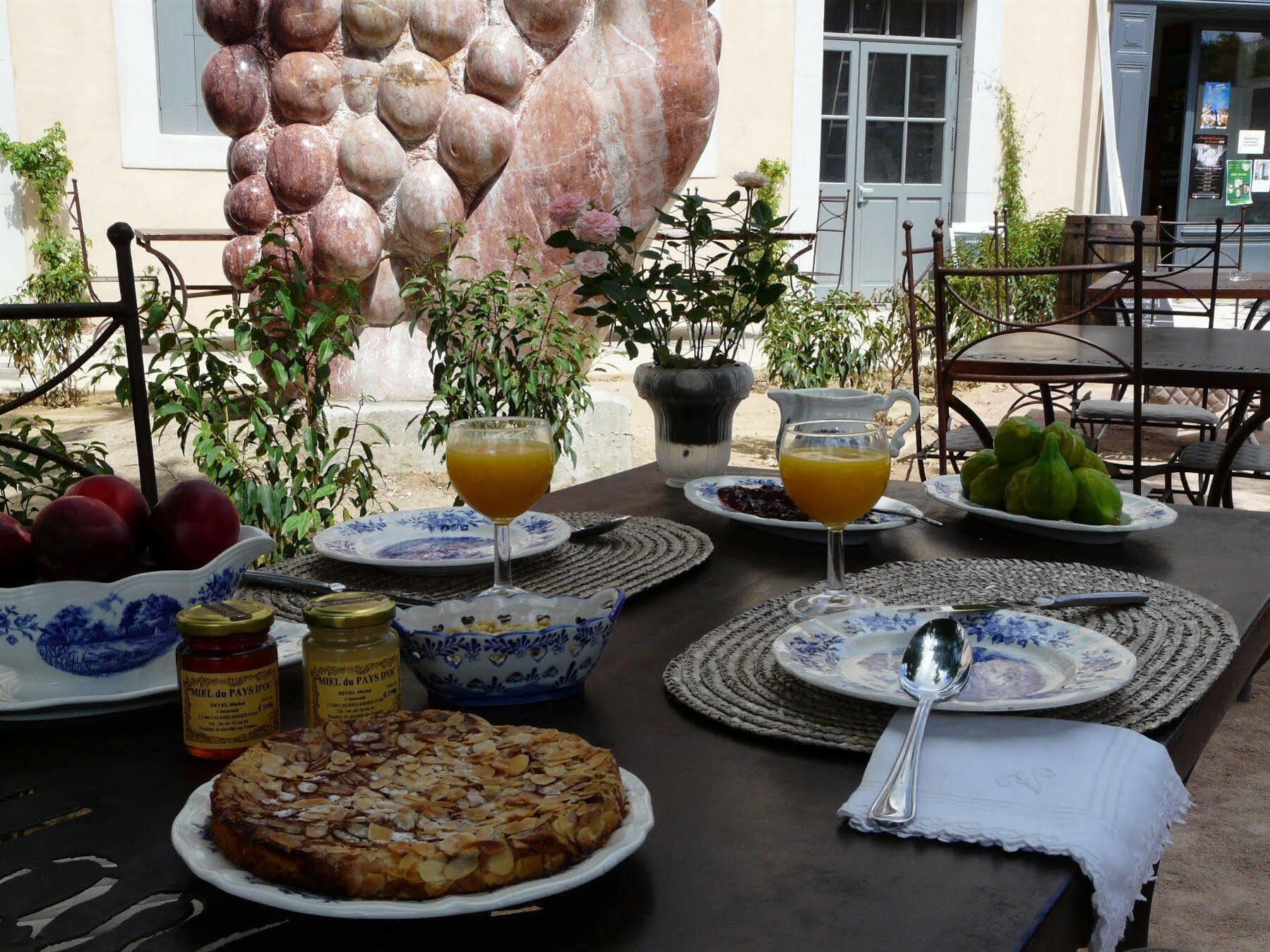 Logis Hotel - Restaurant La Marbrerie Caunes-Minervois Εξωτερικό φωτογραφία